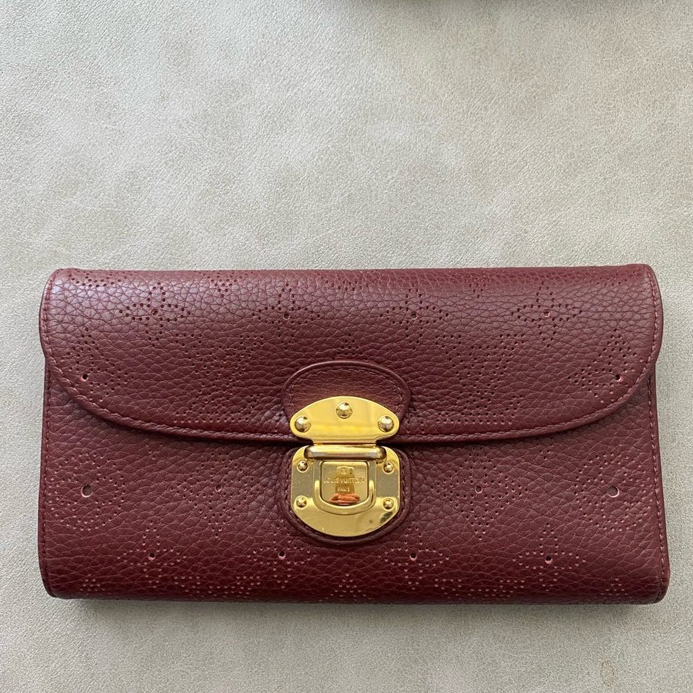 LOUIS VUITTON Mahina Amelia Burgundy Leather Wallet with Clasp